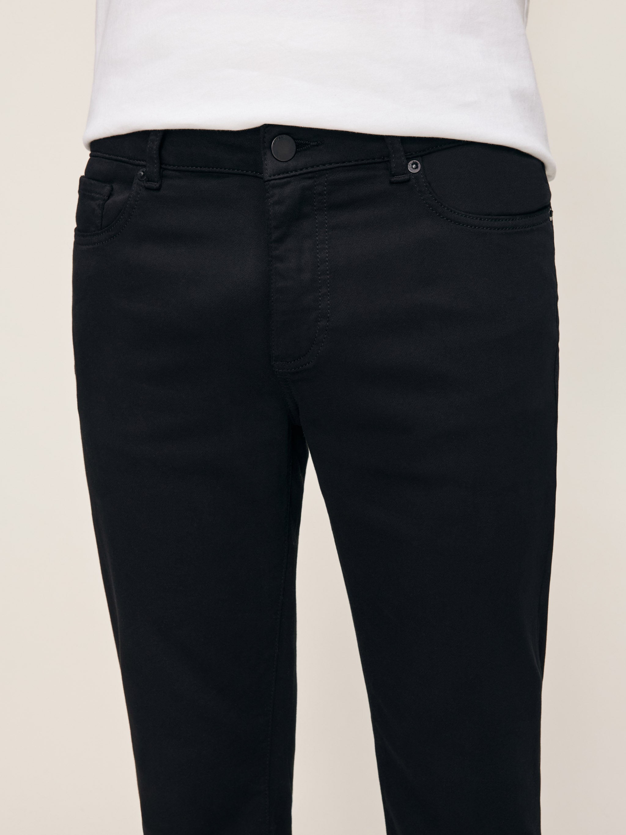 Russell Slim Straight Jeans | Cavern (Black)