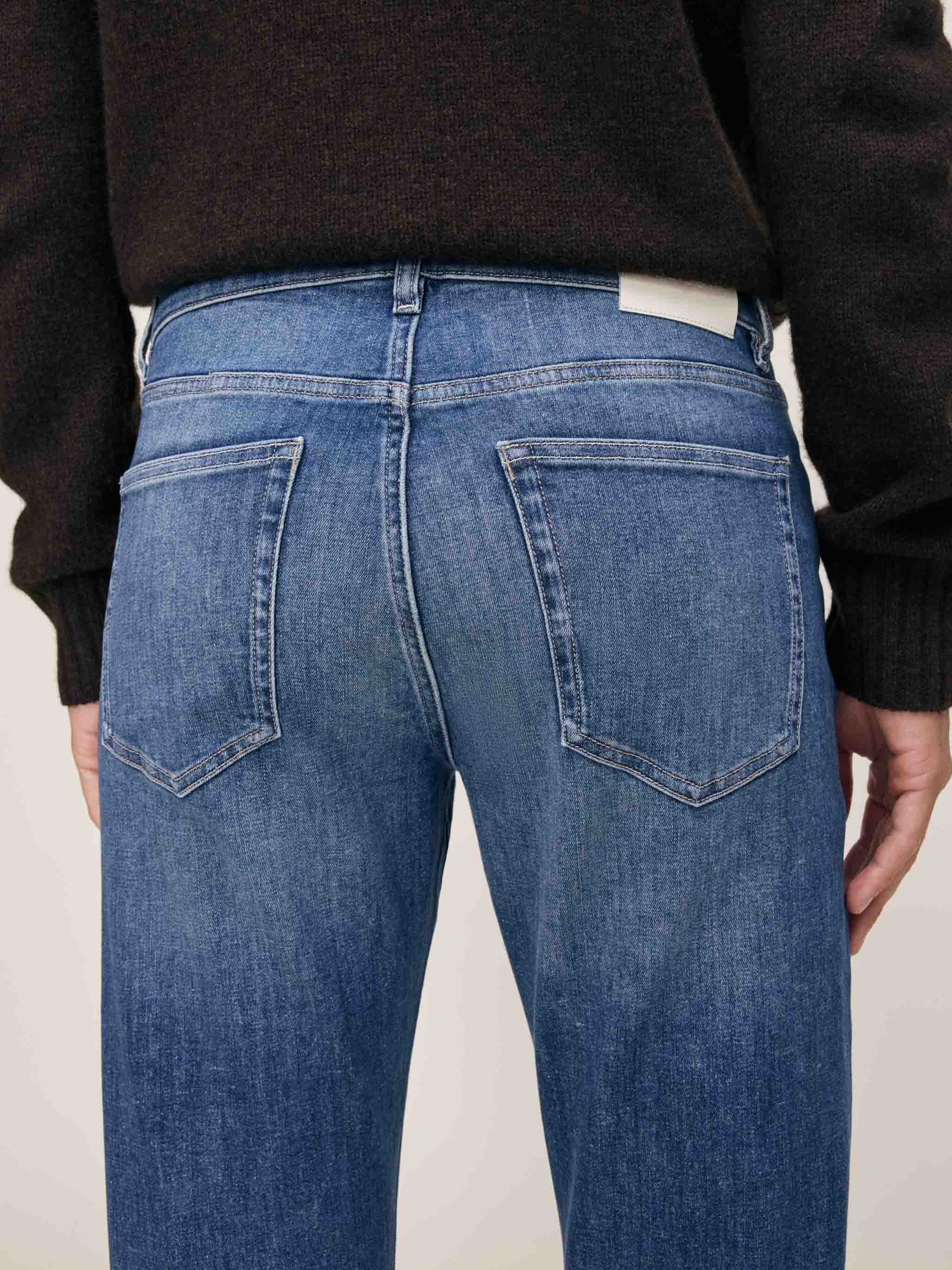 Avery Relaxed Straight Jeans | Sea Harbor (Mid Indigo)