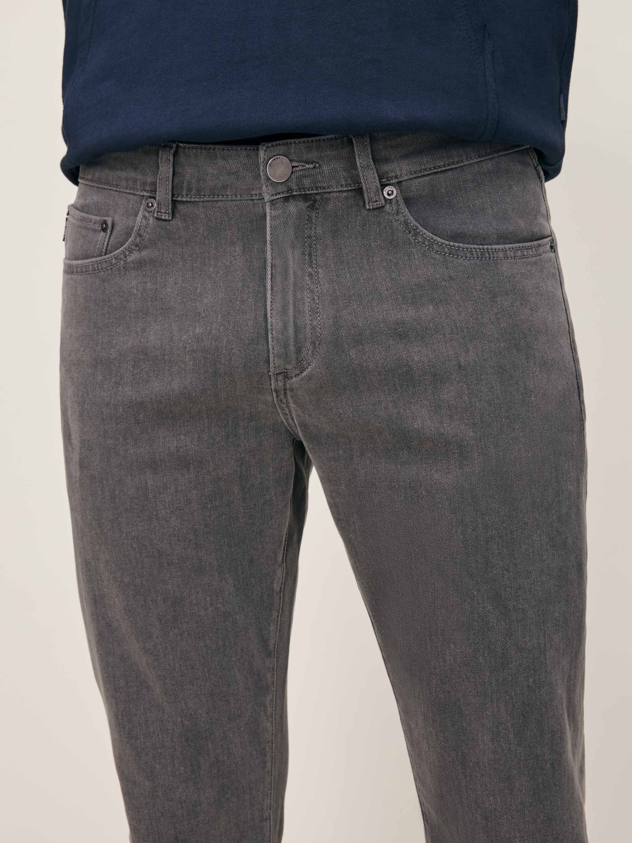 Russell Slim Straight Jeans | Weathered Grey
