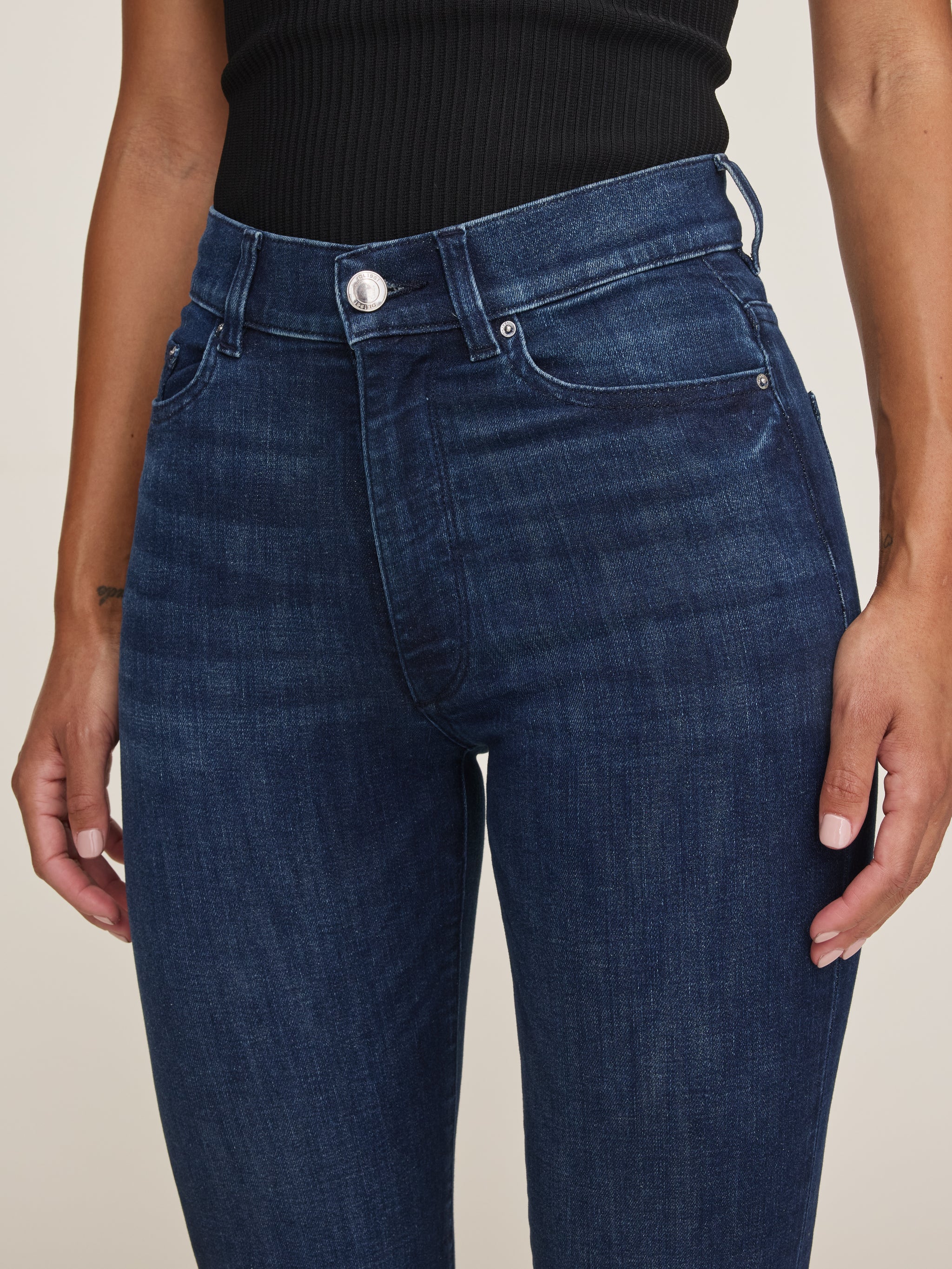Halle Straight Petite High Rise Instasculpt™ 25.5