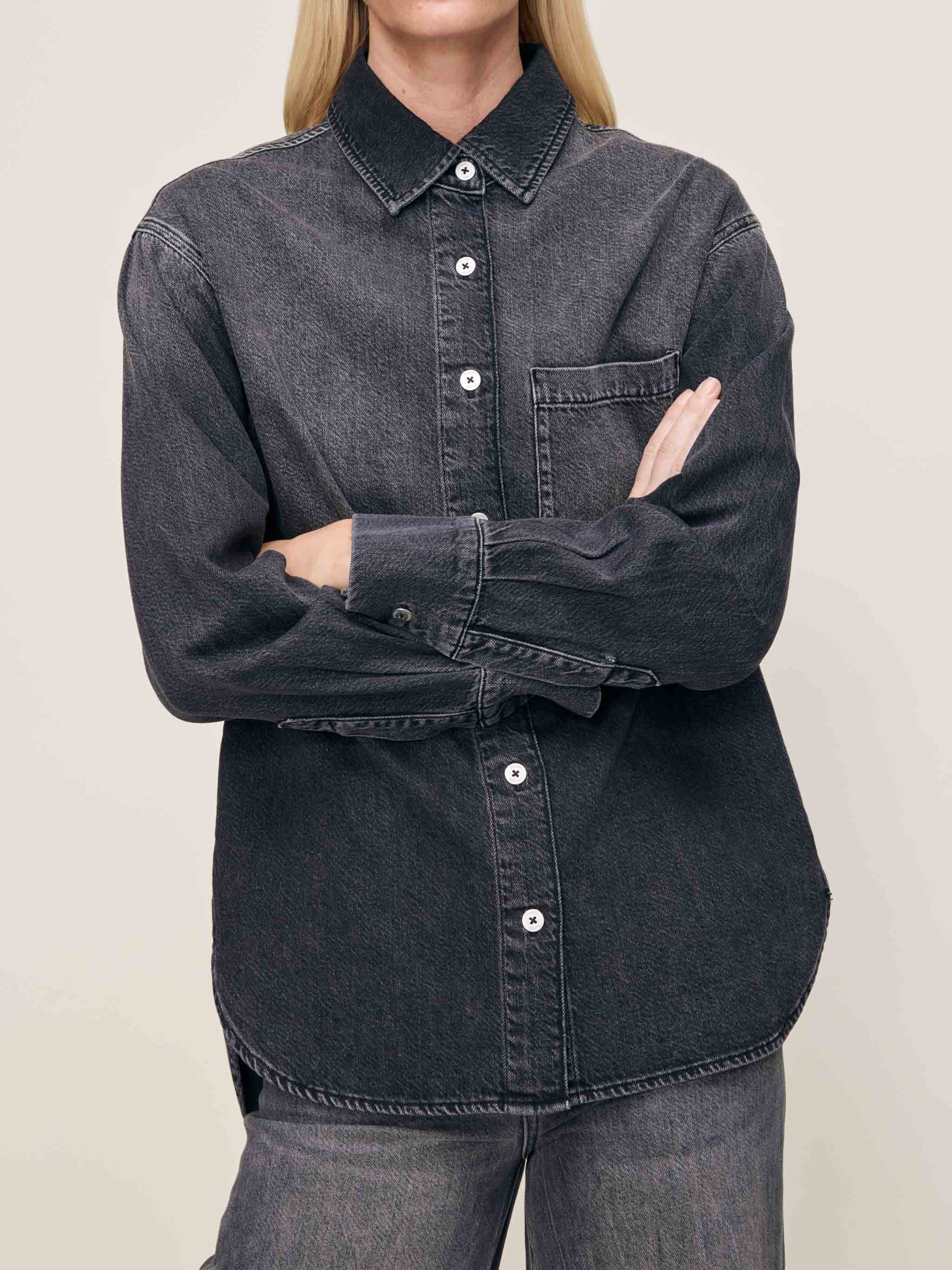 women's shirt black jean