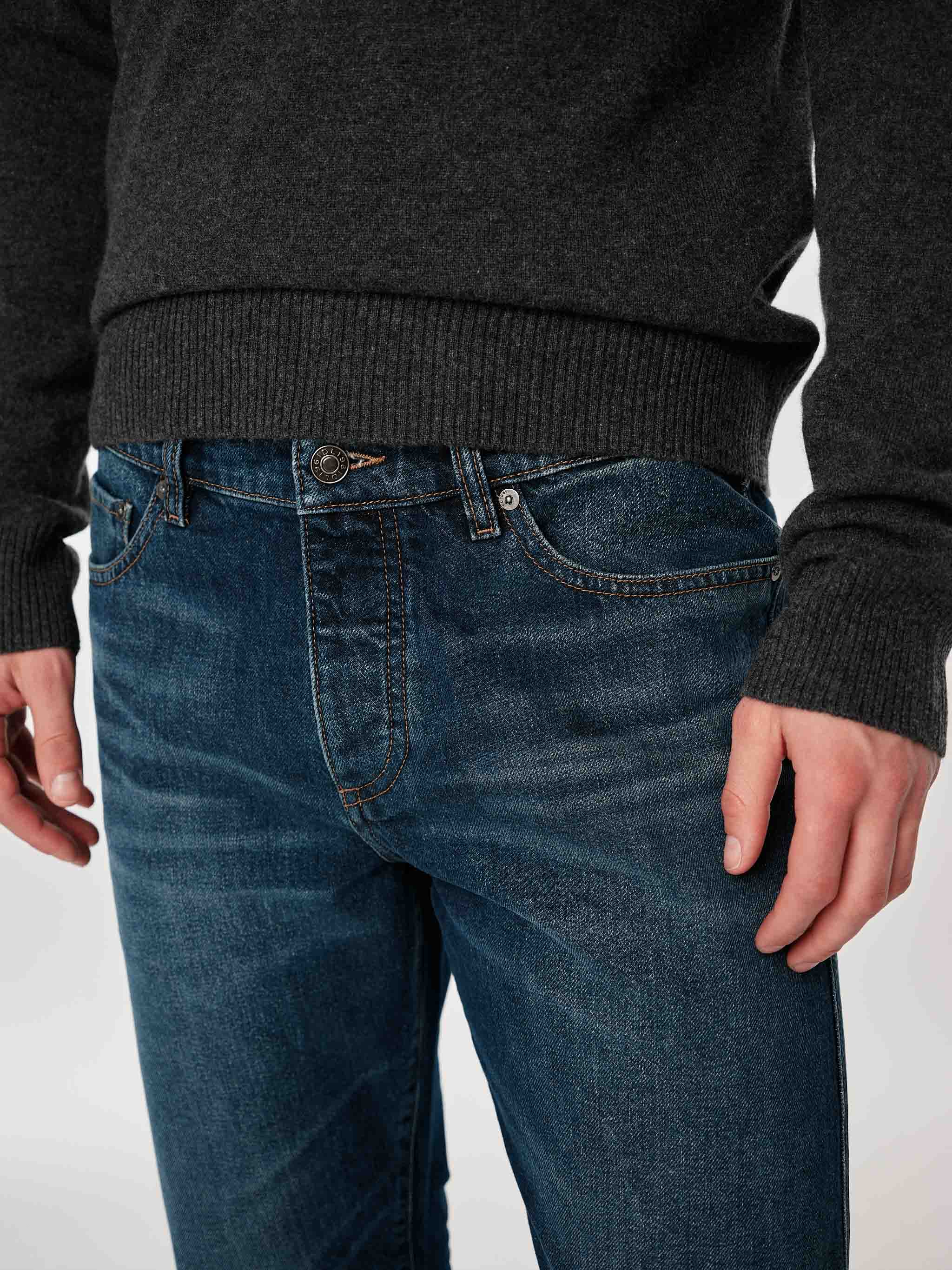 Russell Rigid Slim Straight Jeans | Kensington