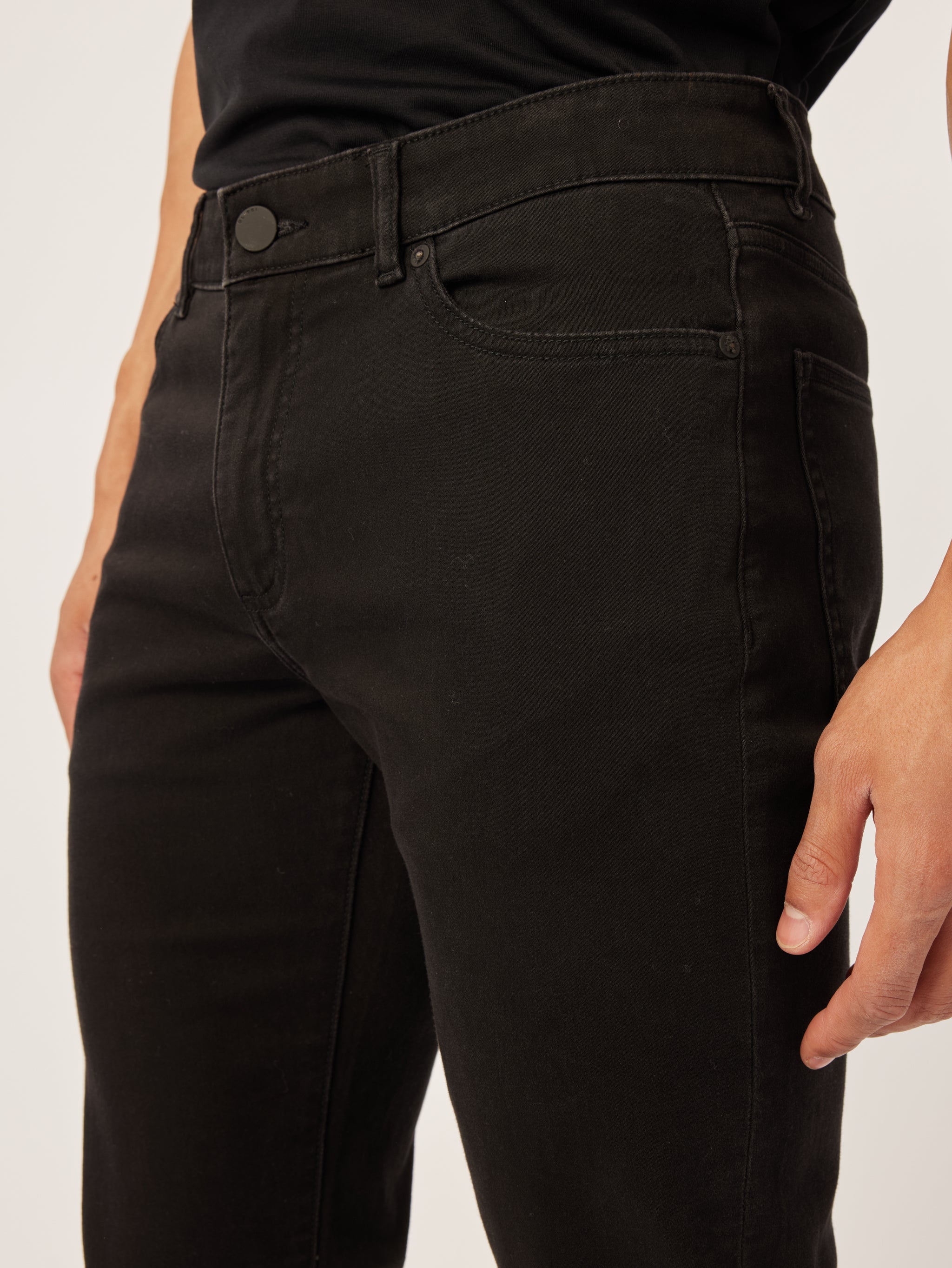 Russell Slim Straight | Cavern (Black)