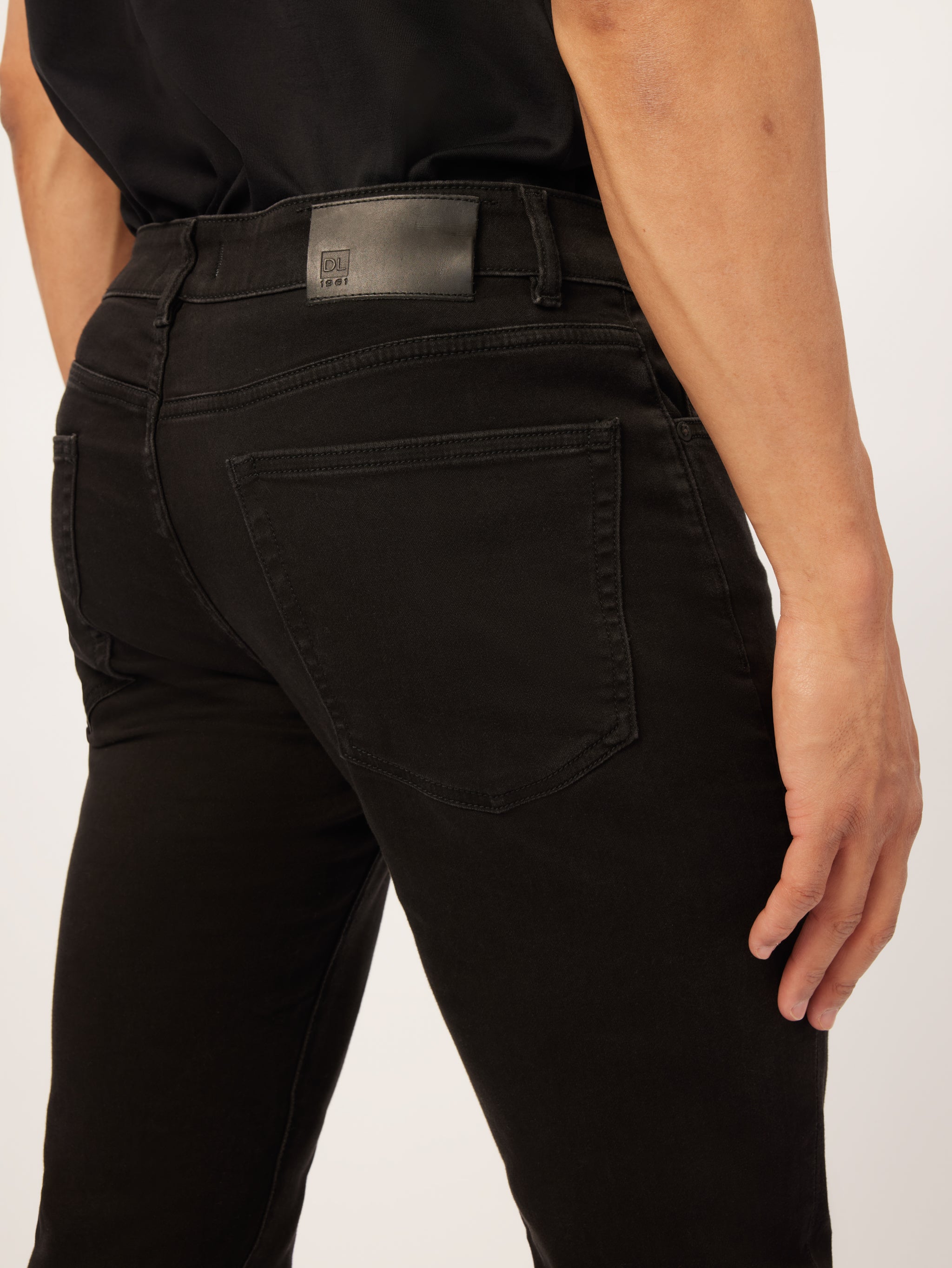 Russell Slim Straight | Cavern (Black)