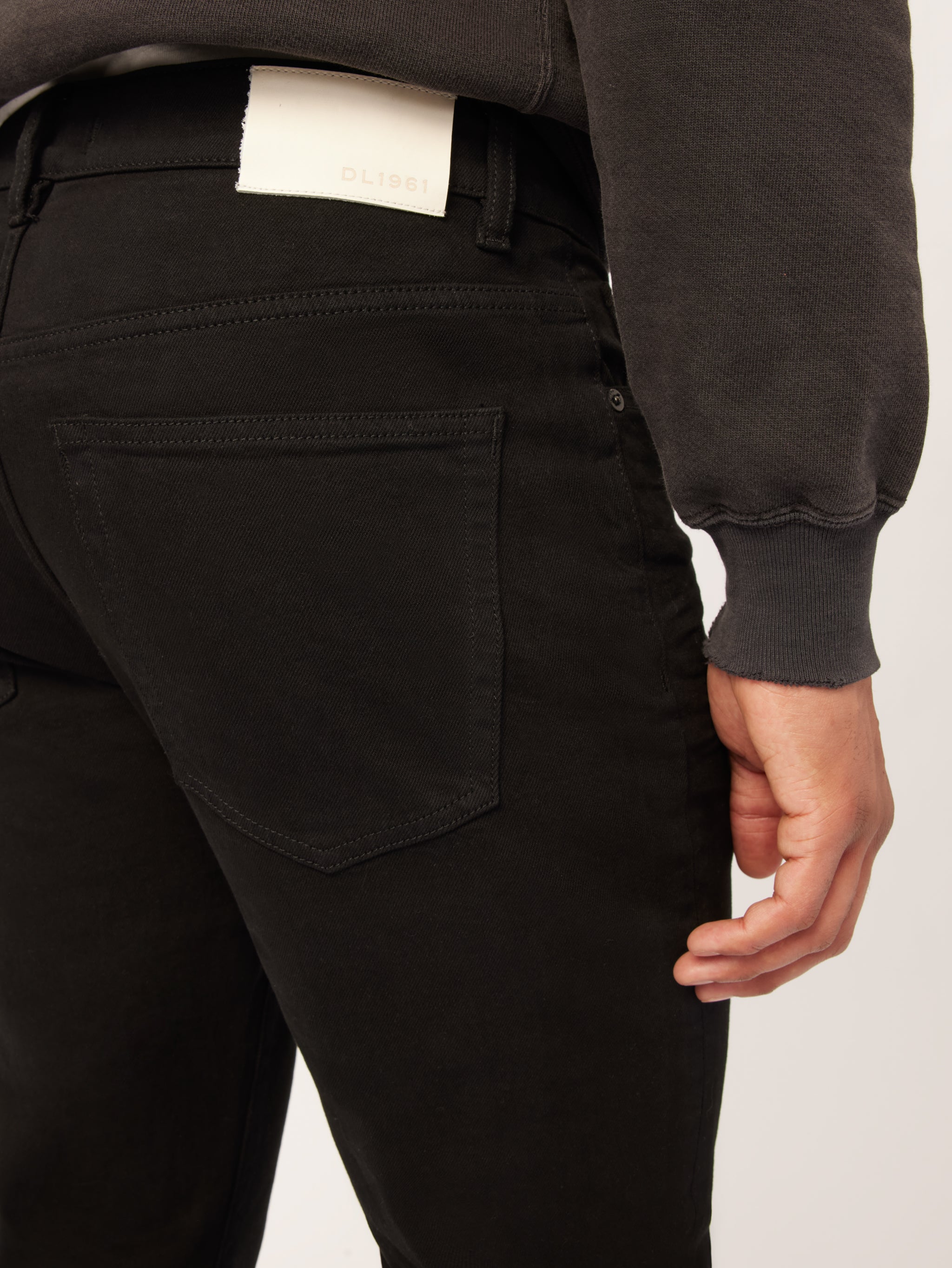 Theo Relaxed Tapered | Black