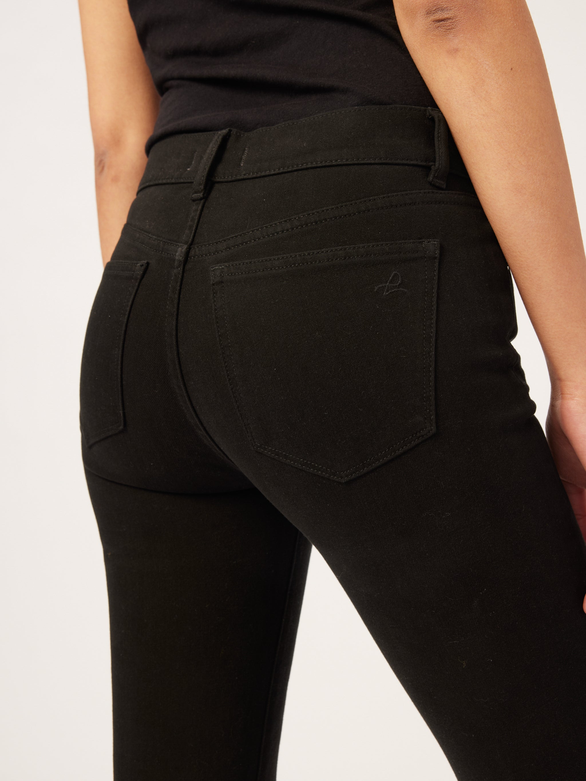 Mara Straight Mid Rise Instasculpt Ankle | Black Peached Raw
