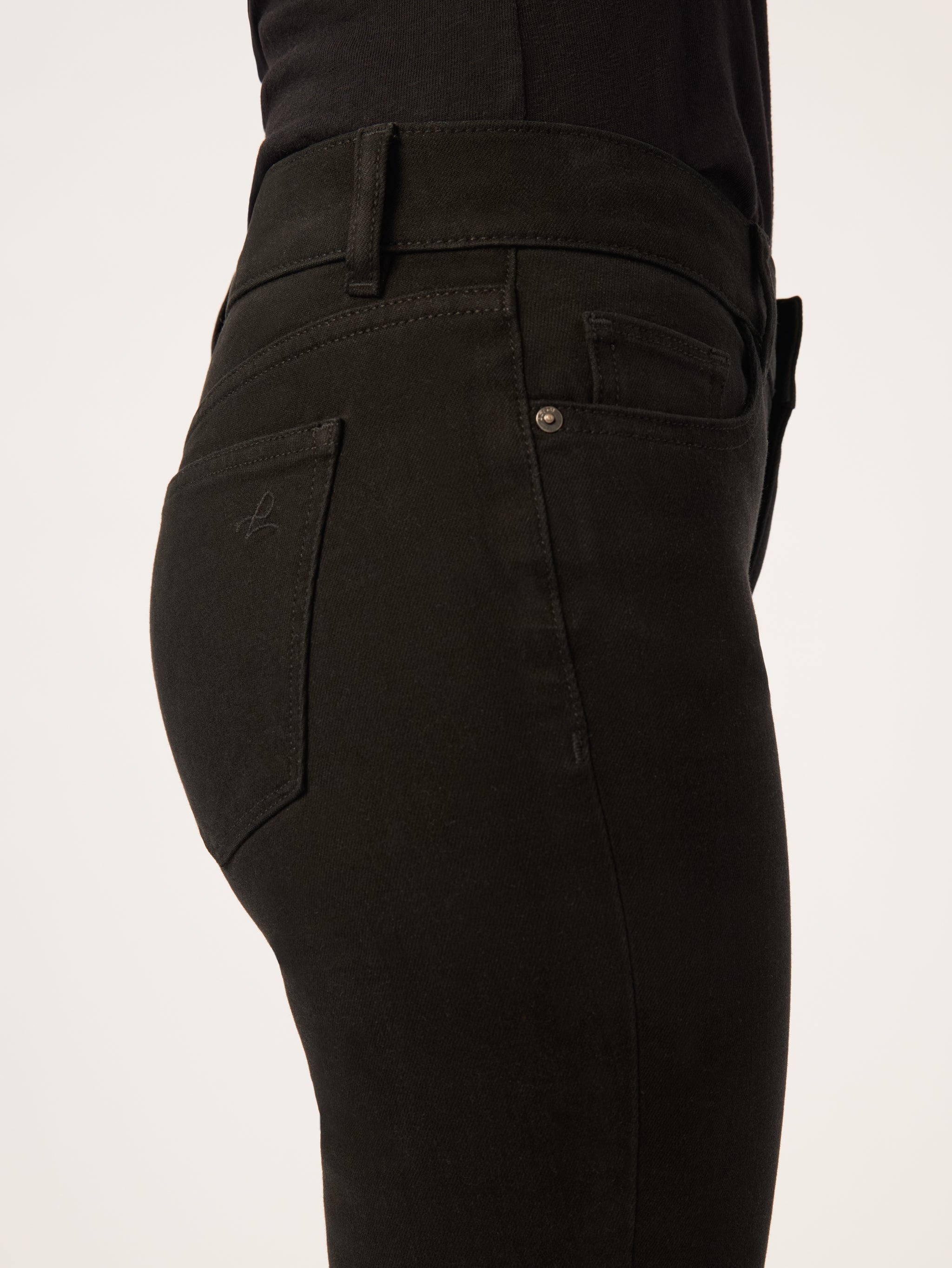 Mara Straight Mid Rise Instasculpt Ankle | Black Peached Raw