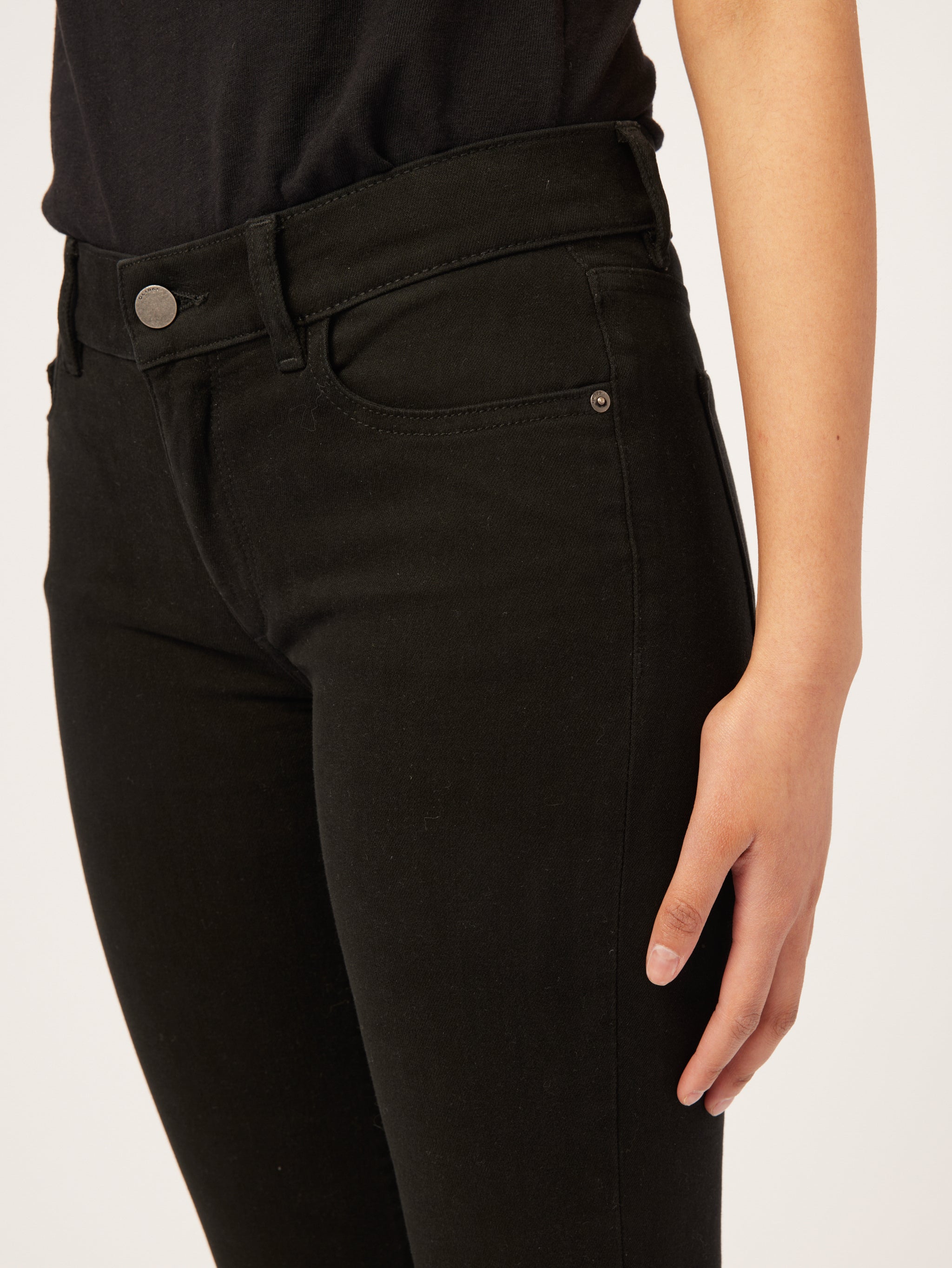 Mara Straight Mid Rise Instasculpt Ankle | Black Peached Raw
