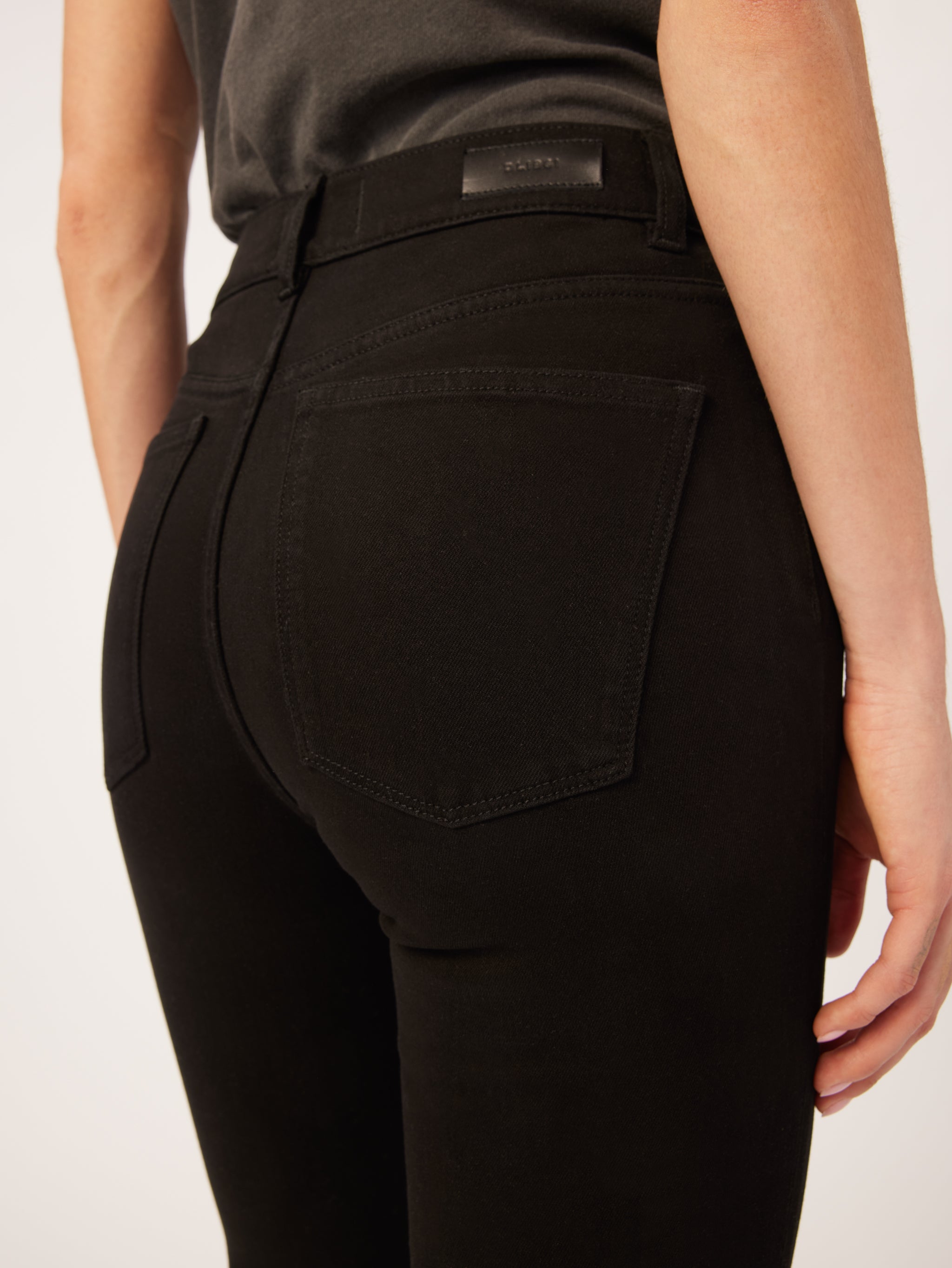 Patti Straight High Rise Vintage 27"| Black Peached