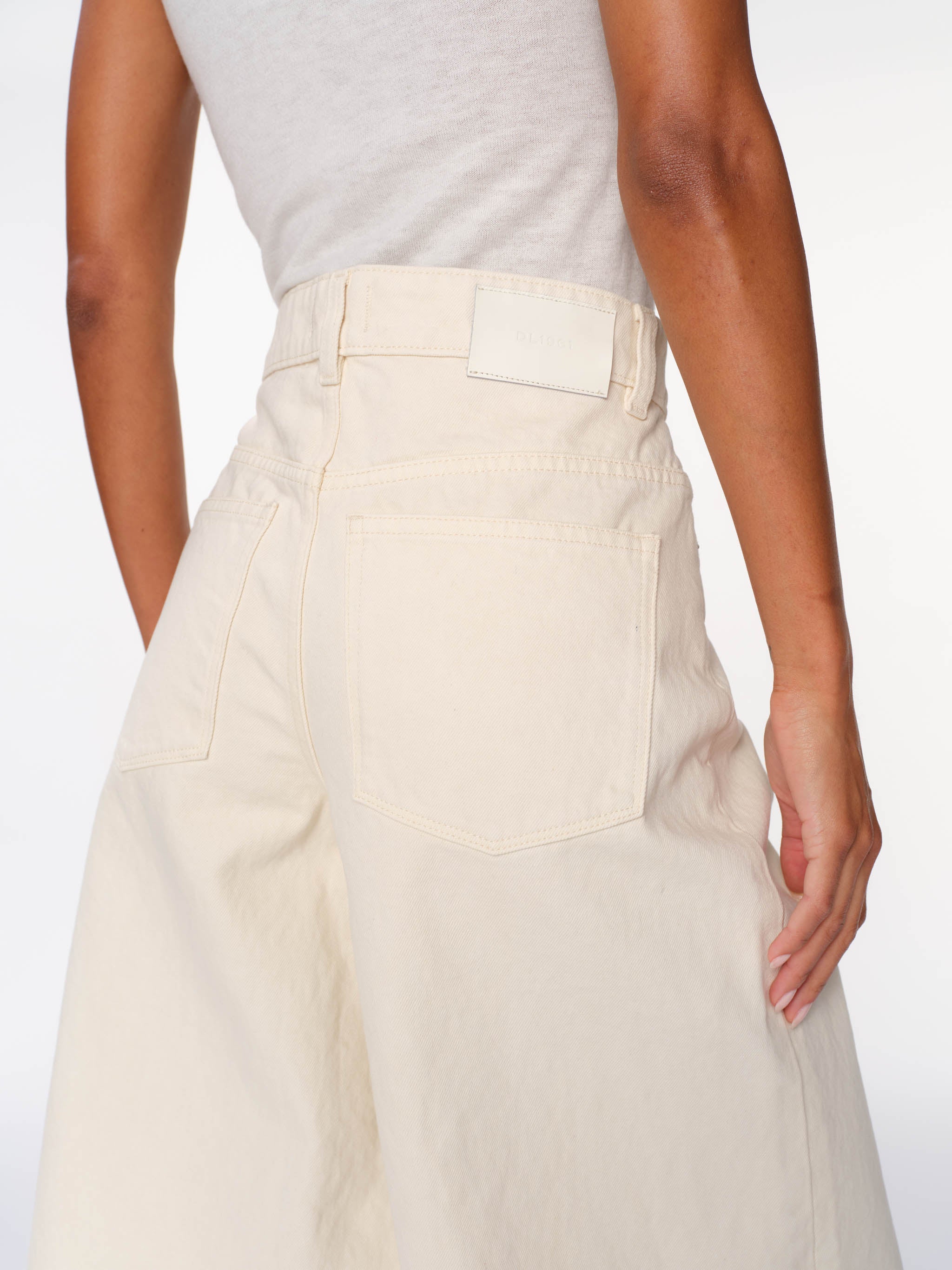 Lucila Jean Short Ultra High Rise 14