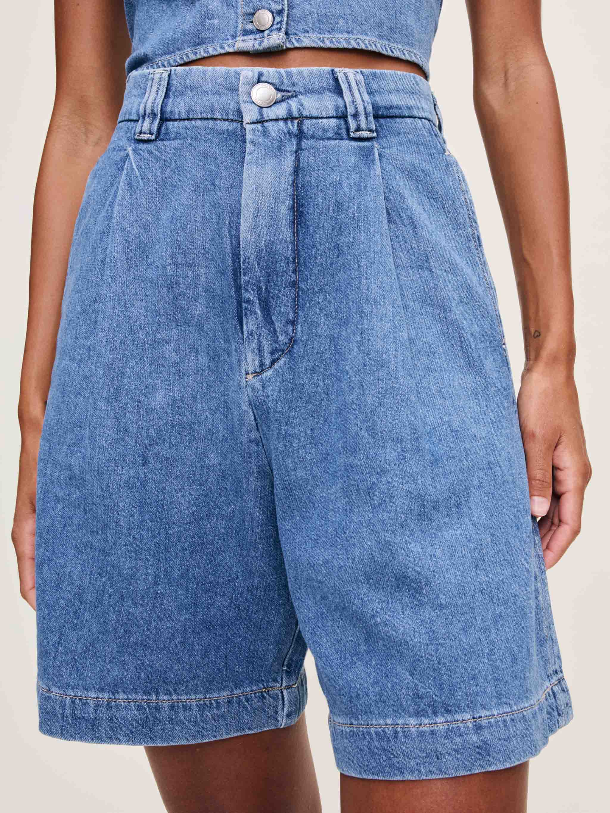 Hepburn Jean Short High Rise Pleated 7" | Great Falls