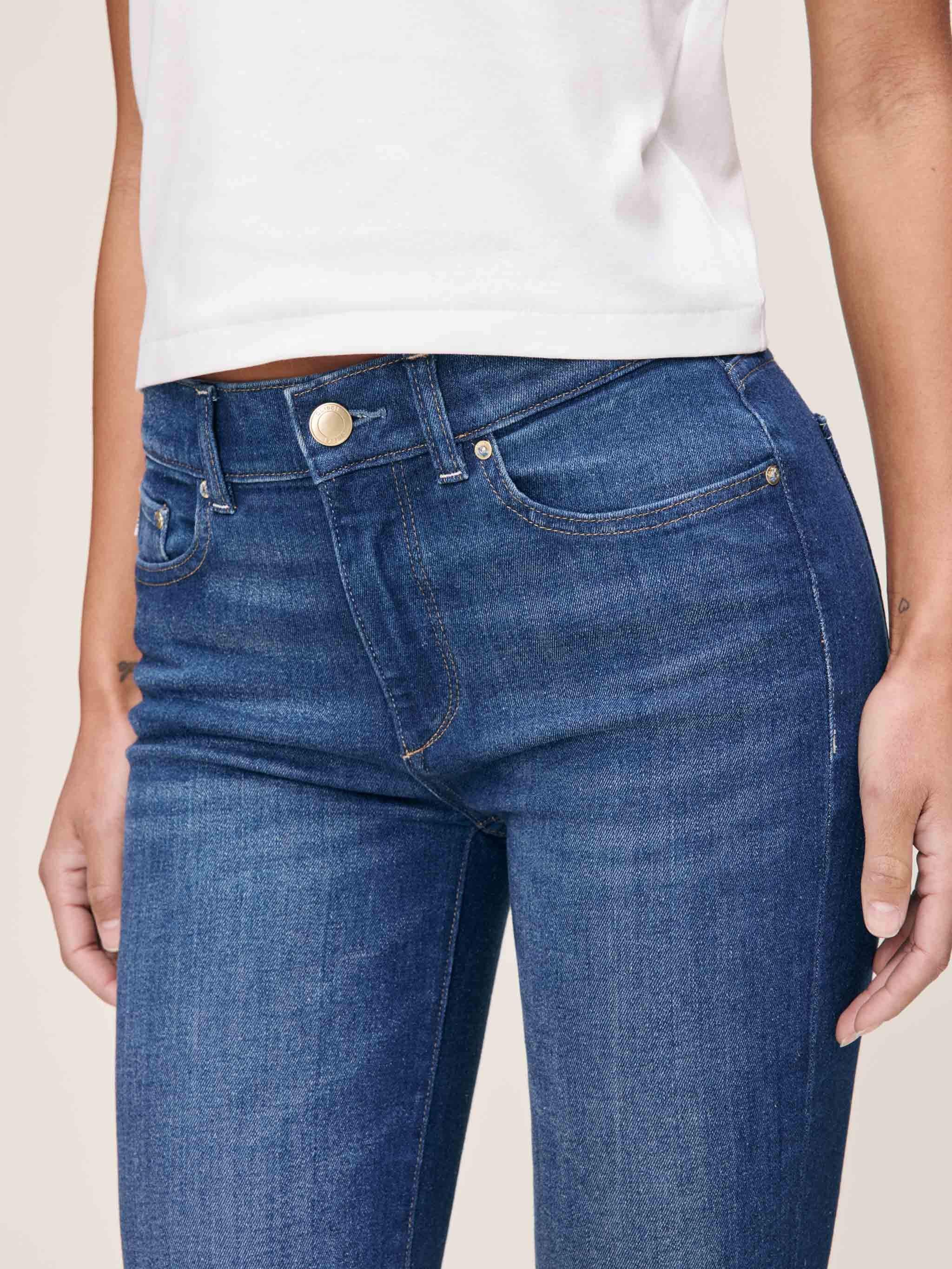 Mara Straight Mid Rise Instasculpt™ Ankle Jeans | Santa Monica