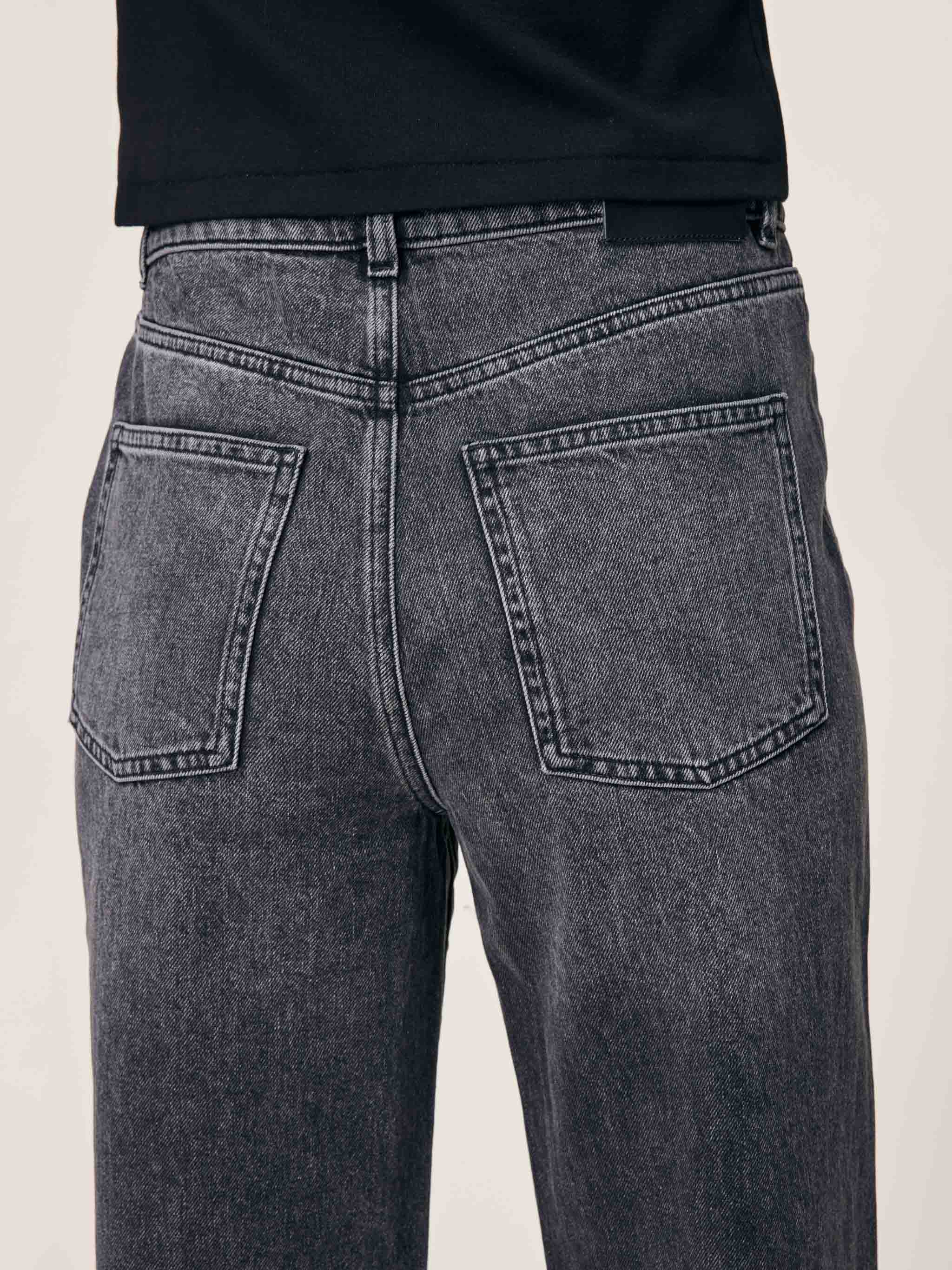 women's straight black jeans