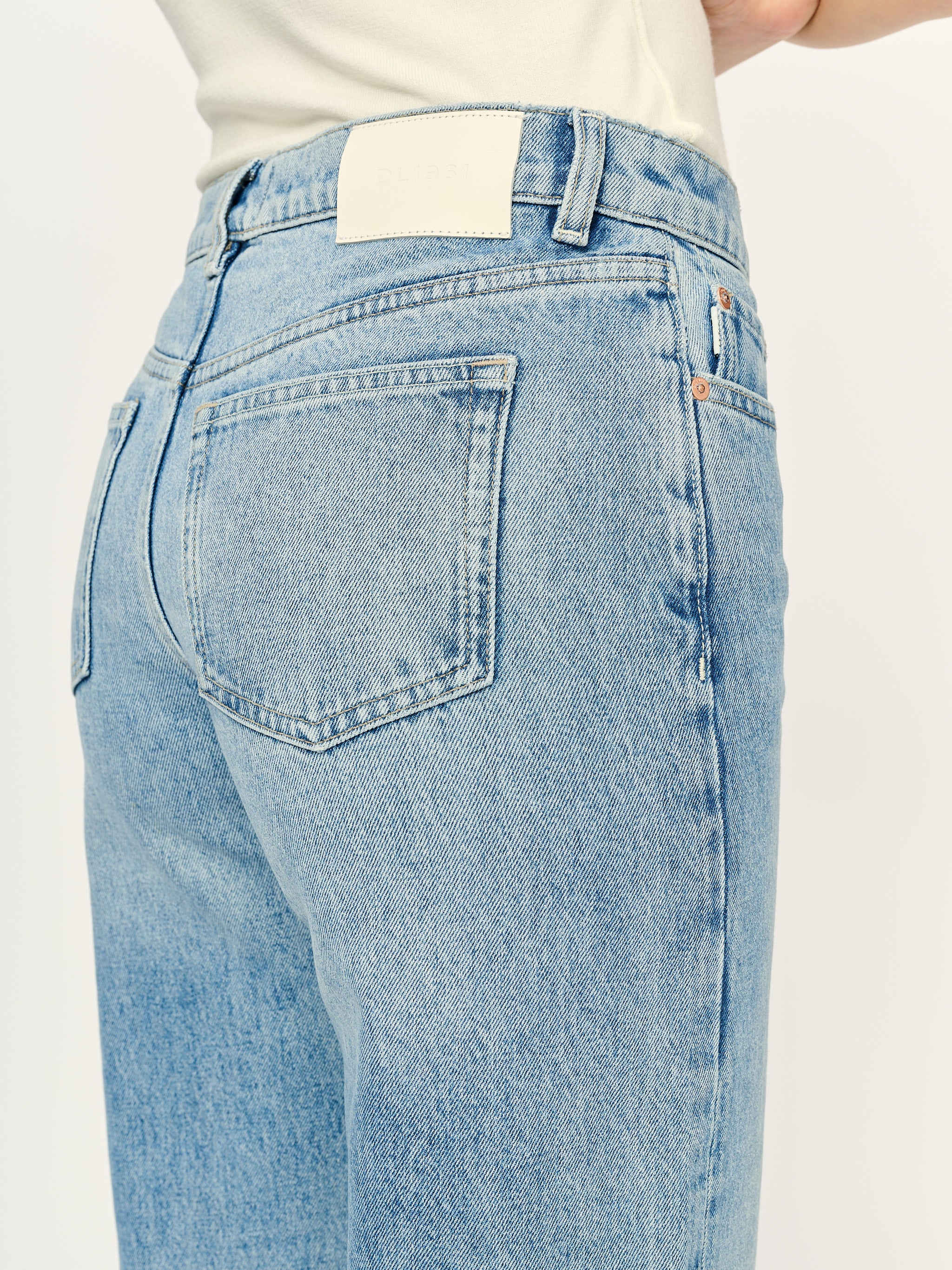 Drue Straight Low Rise 27 Jeans