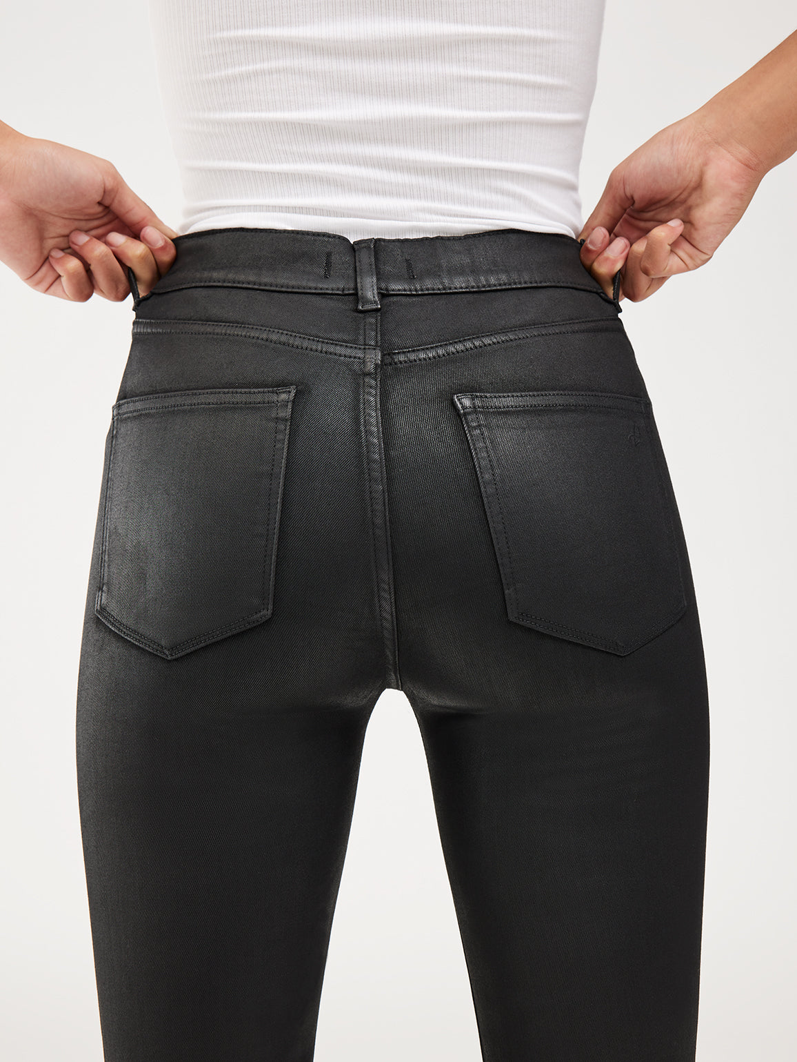 Mara Straight: Mid Rise Instasculpt Ankle | Black Coated