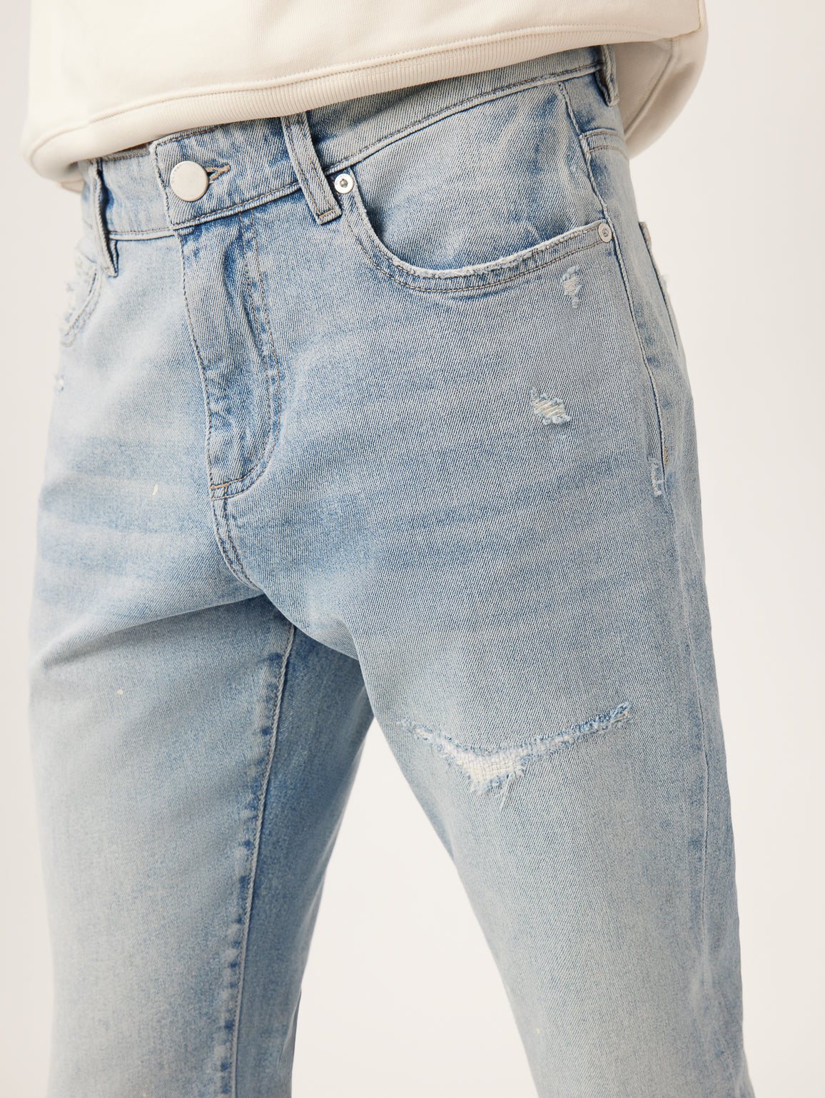 Theo Relaxed Tapered | Light Indigo Distressed