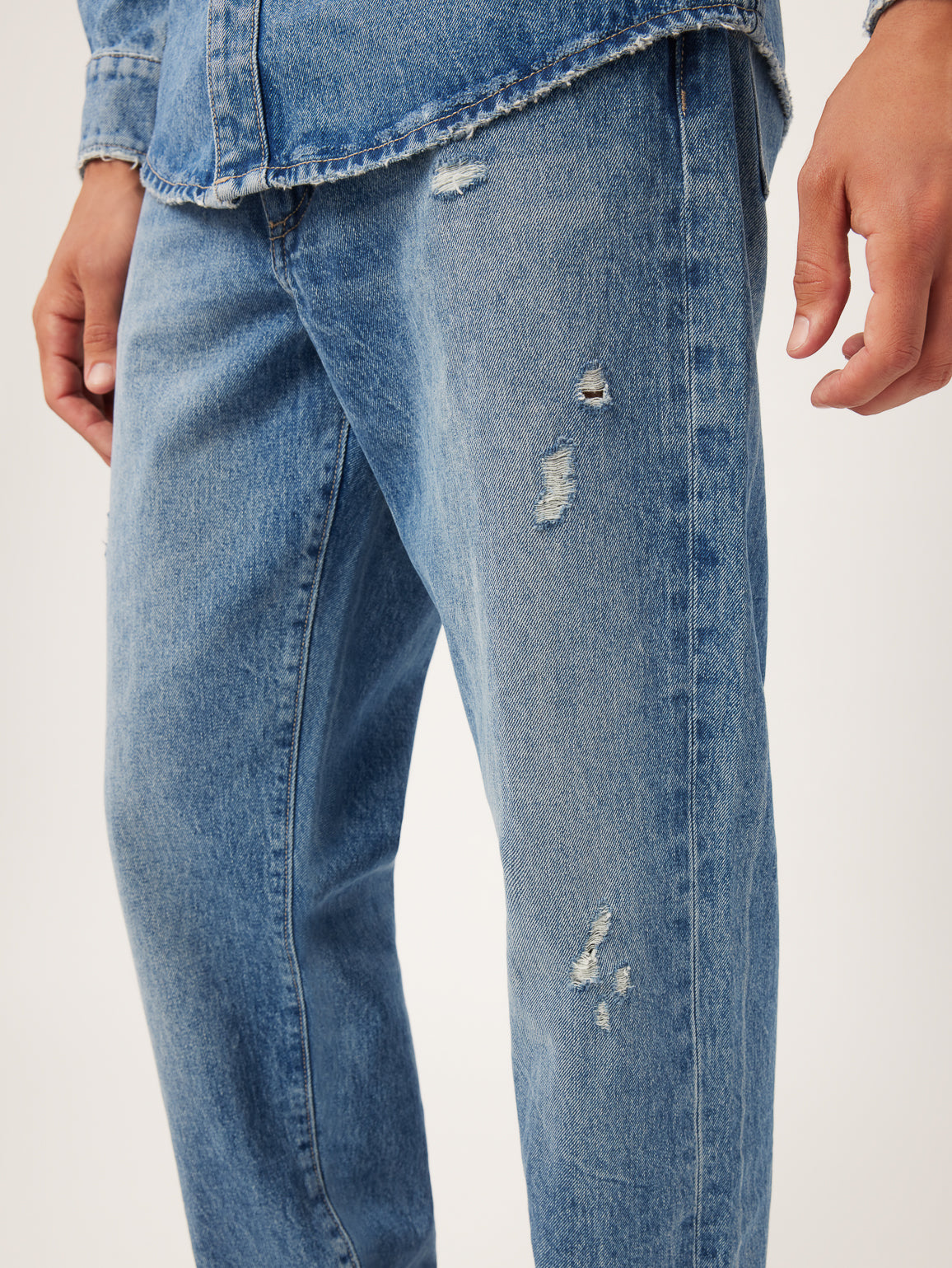Noah Tapered Straight | Indigo Distressed